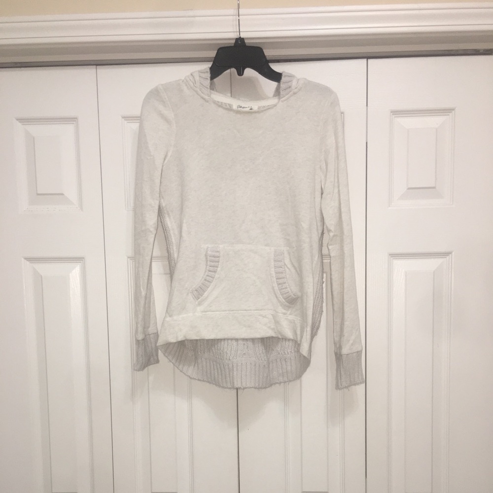 Sweater/sweatshirt.
